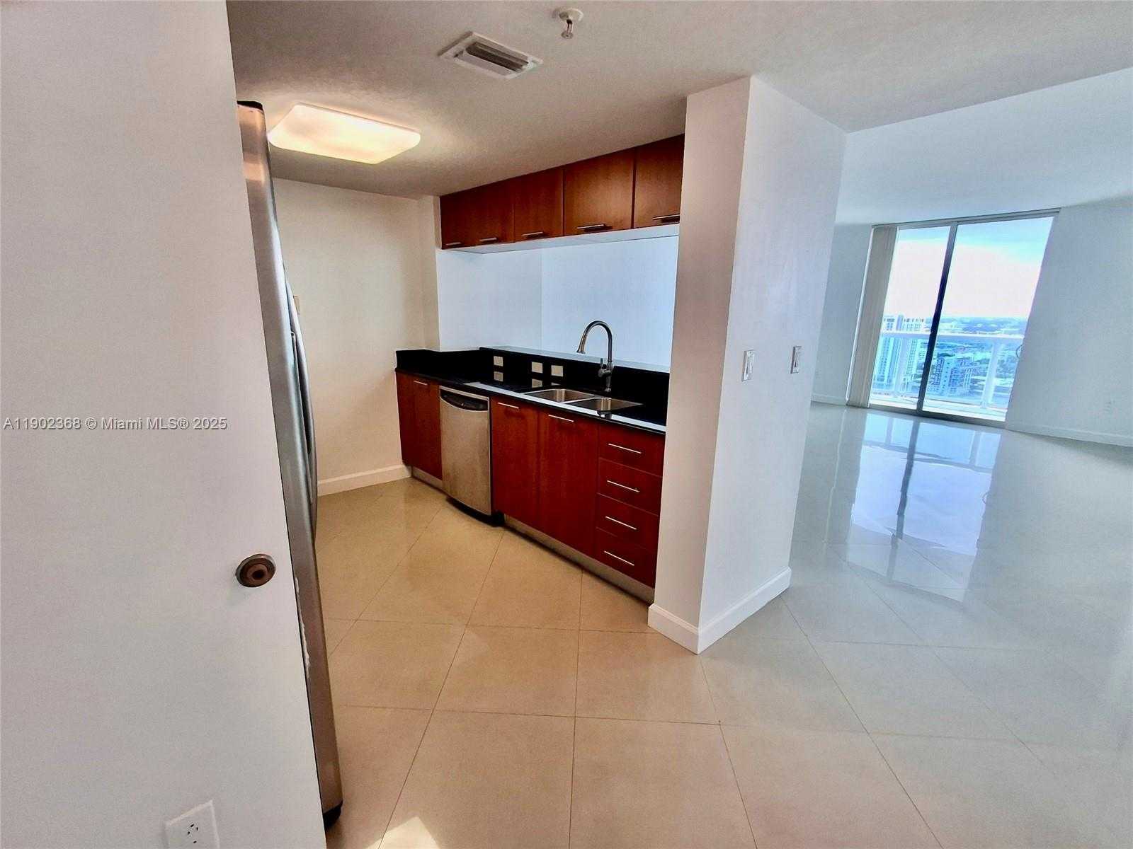 Small Image of 1800 NORTH BAYSHORE DR #3908, Miami Number 5