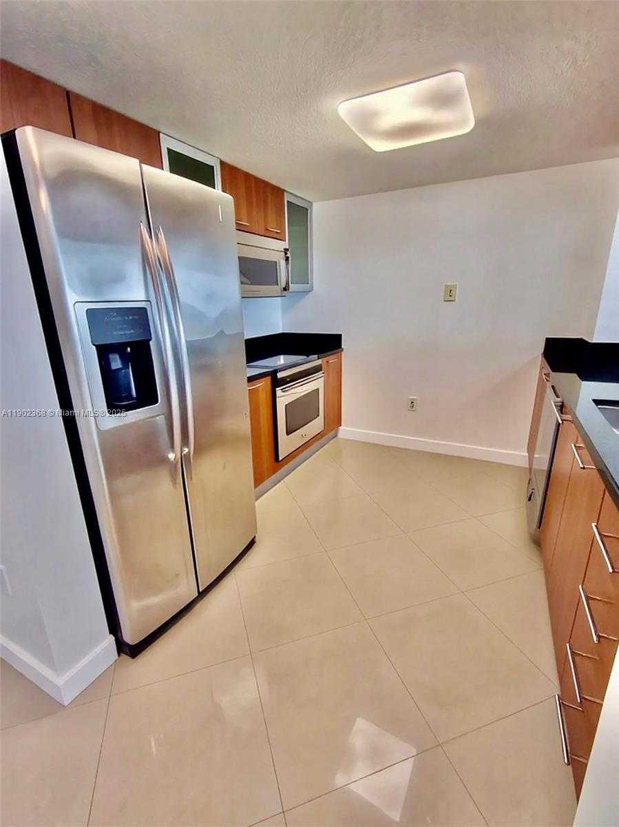 Small Image of 1800 NORTH BAYSHORE DR #3908, Miami Number 6