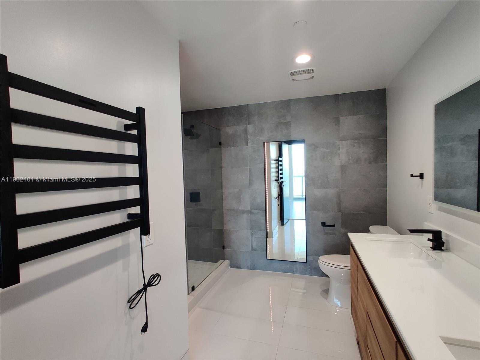 Small Image of 888 BISCAYNE BLVD #2903, Miami Number 10