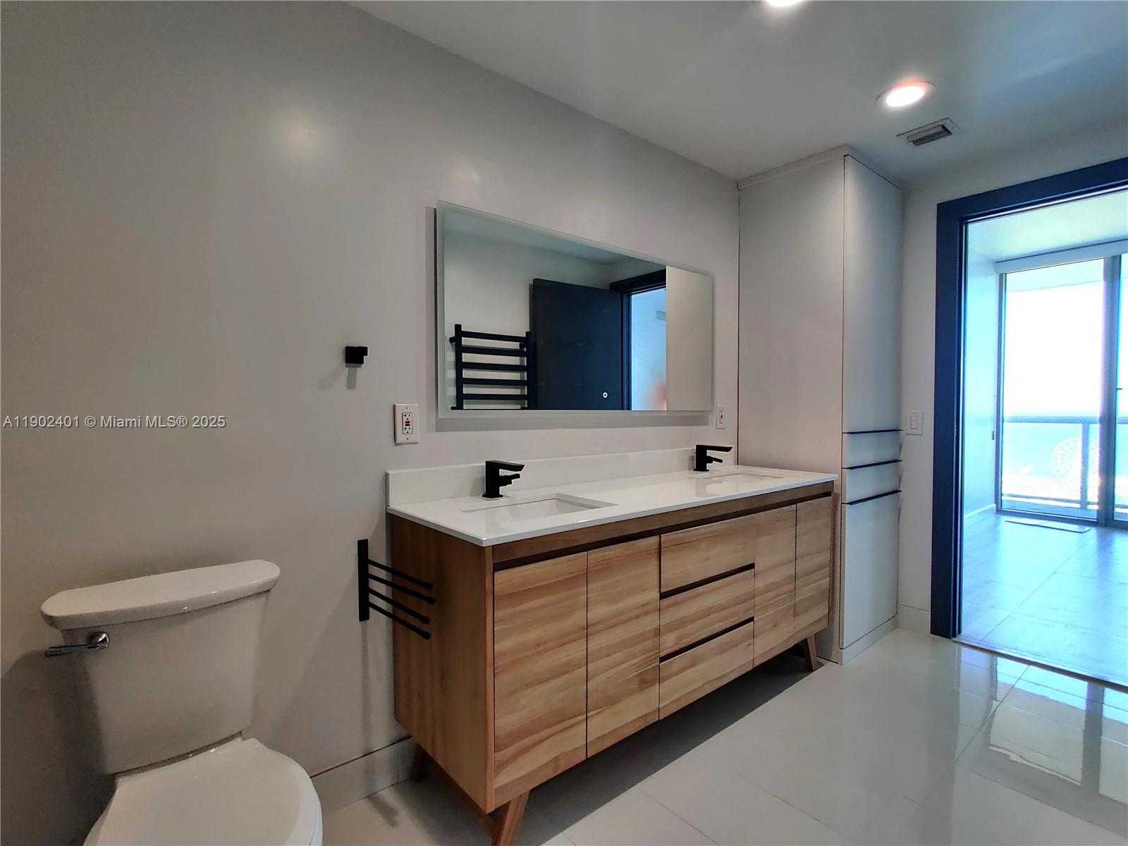 Small Image of 888 BISCAYNE BLVD #2903, Miami Number 11
