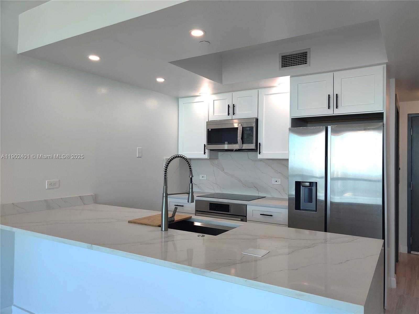 Small Image of 888 BISCAYNE BLVD #2903, Miami Number 16