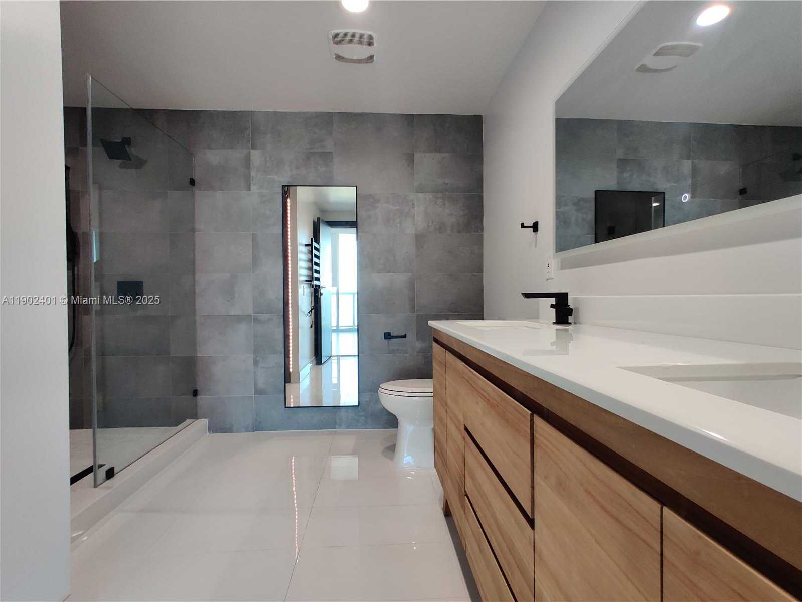 Small Image of 888 BISCAYNE BLVD #2903, Miami Number 9