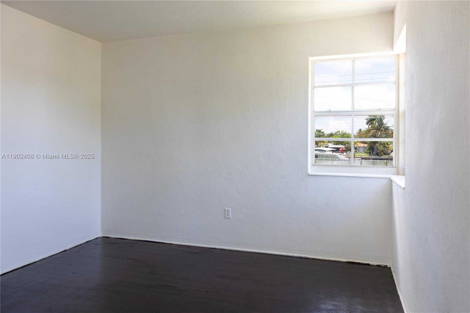 Small Image of 2200 CALAIS DR #2, Miami Beach Number 11