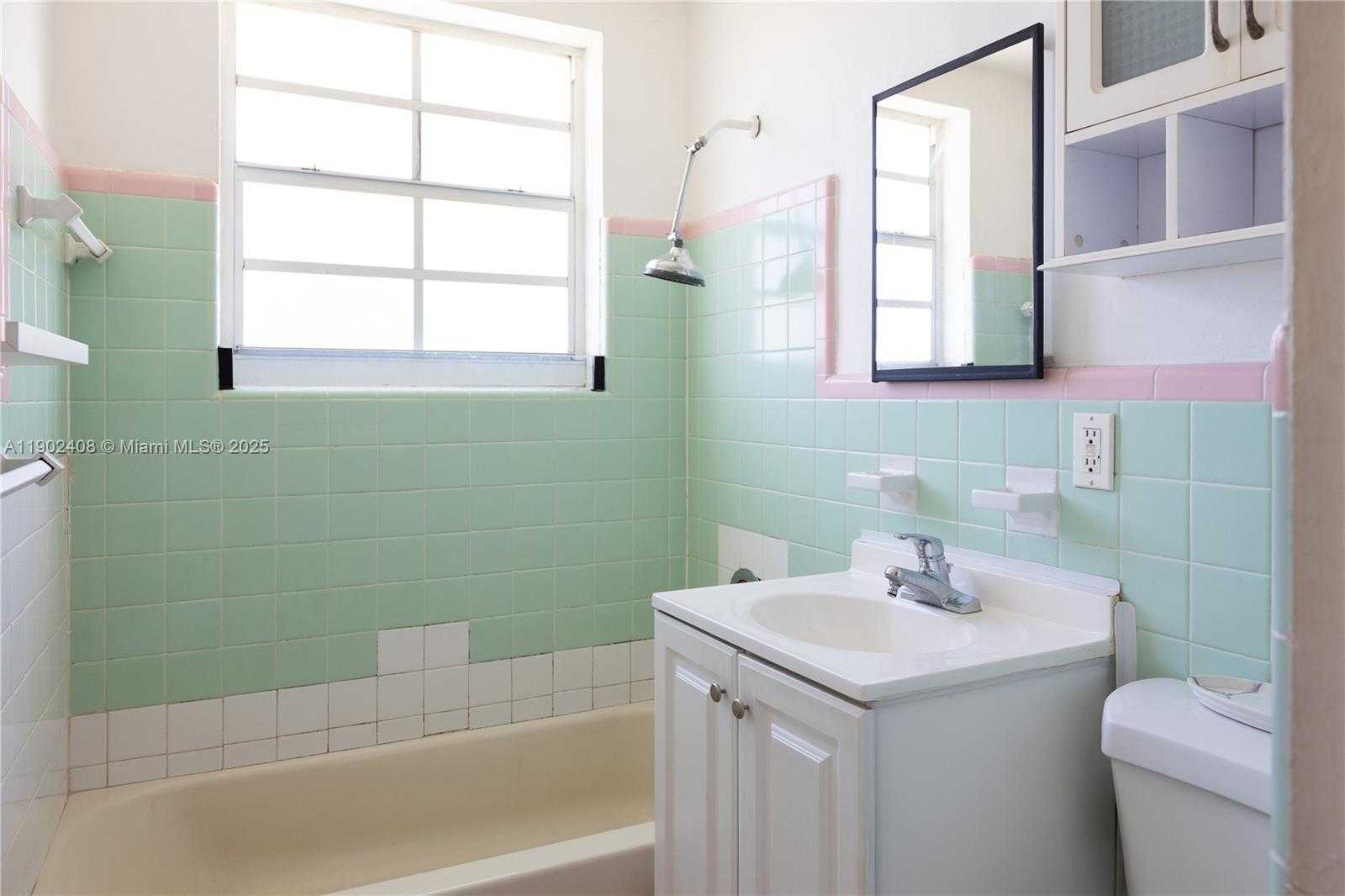 Small Image of 2200 CALAIS DR #2, Miami Beach Number 13