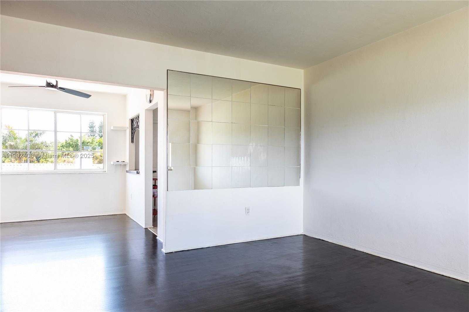 Small Image of 2200 CALAIS DR #2, Miami Beach Number 3
