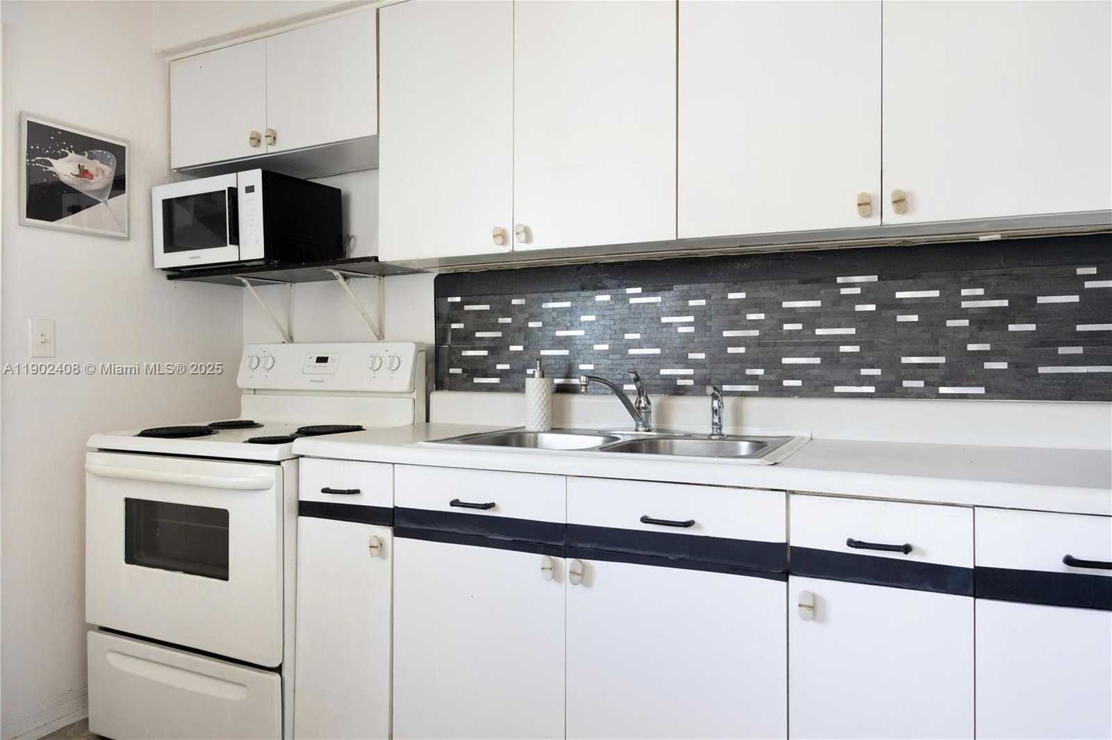 Small Image of 2200 CALAIS DR #2, Miami Beach Number 7