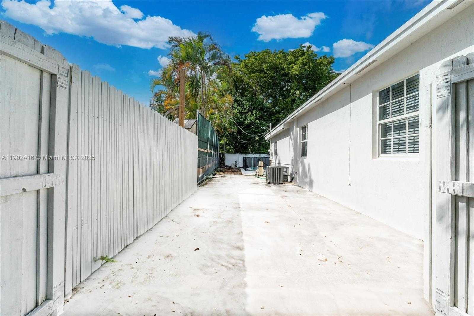 Small Image of 1000 SOUTH WEST 73RD AVE, Miami Number 9