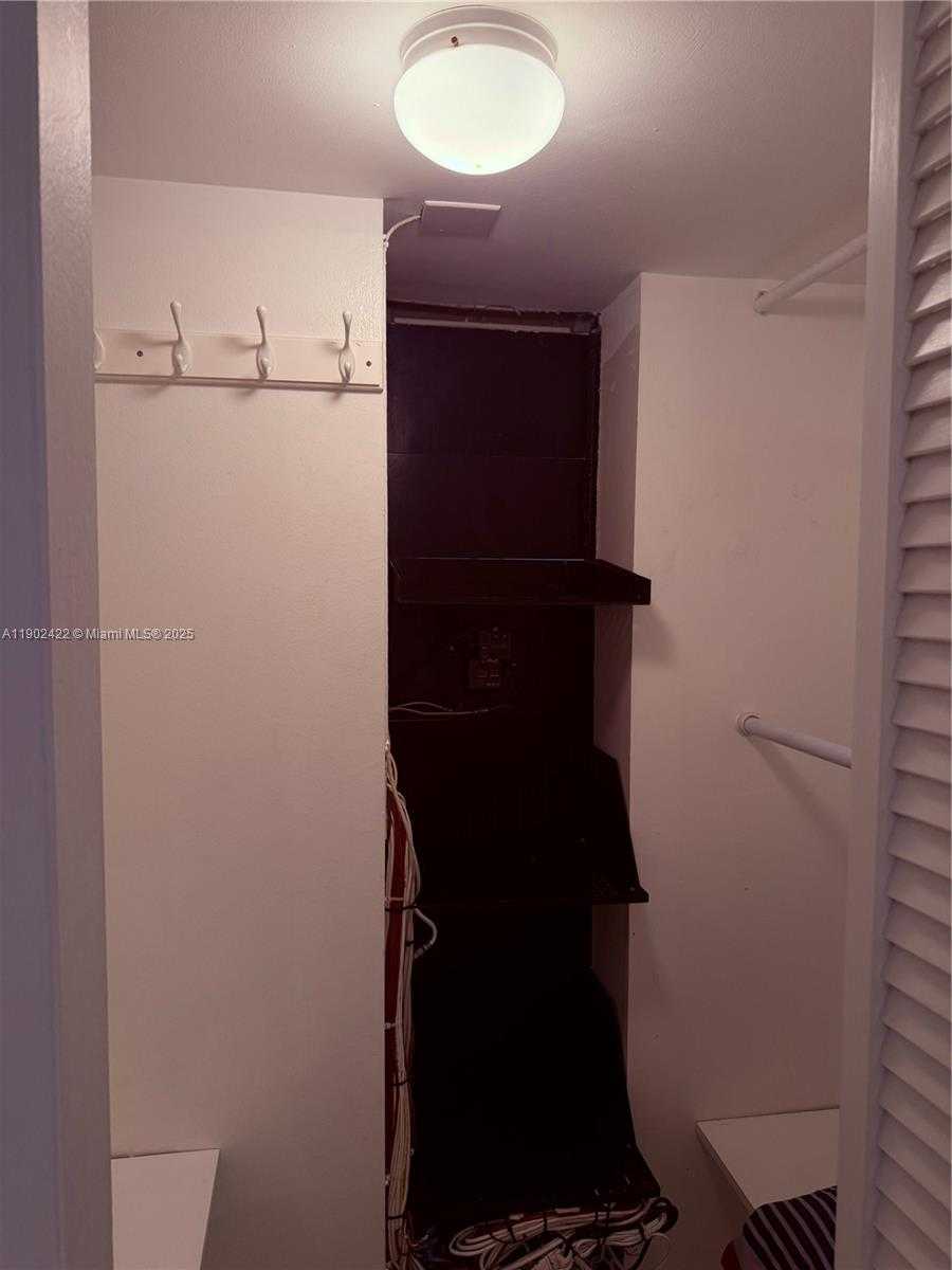 Small Image of 3475 NORTH COUNTRY CLUB DR #409, Aventura Number 10