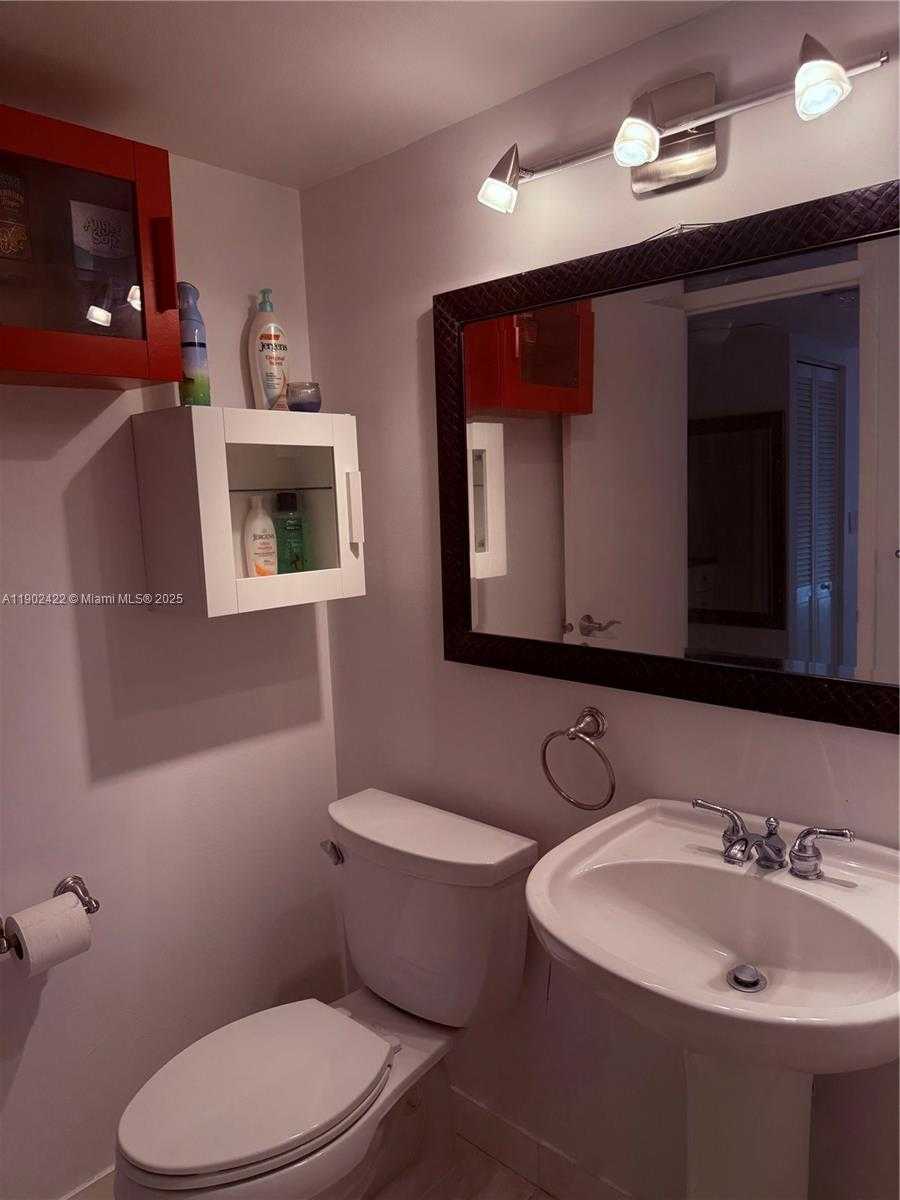 Small Image of 3475 NORTH COUNTRY CLUB DR #409, Aventura Number 12