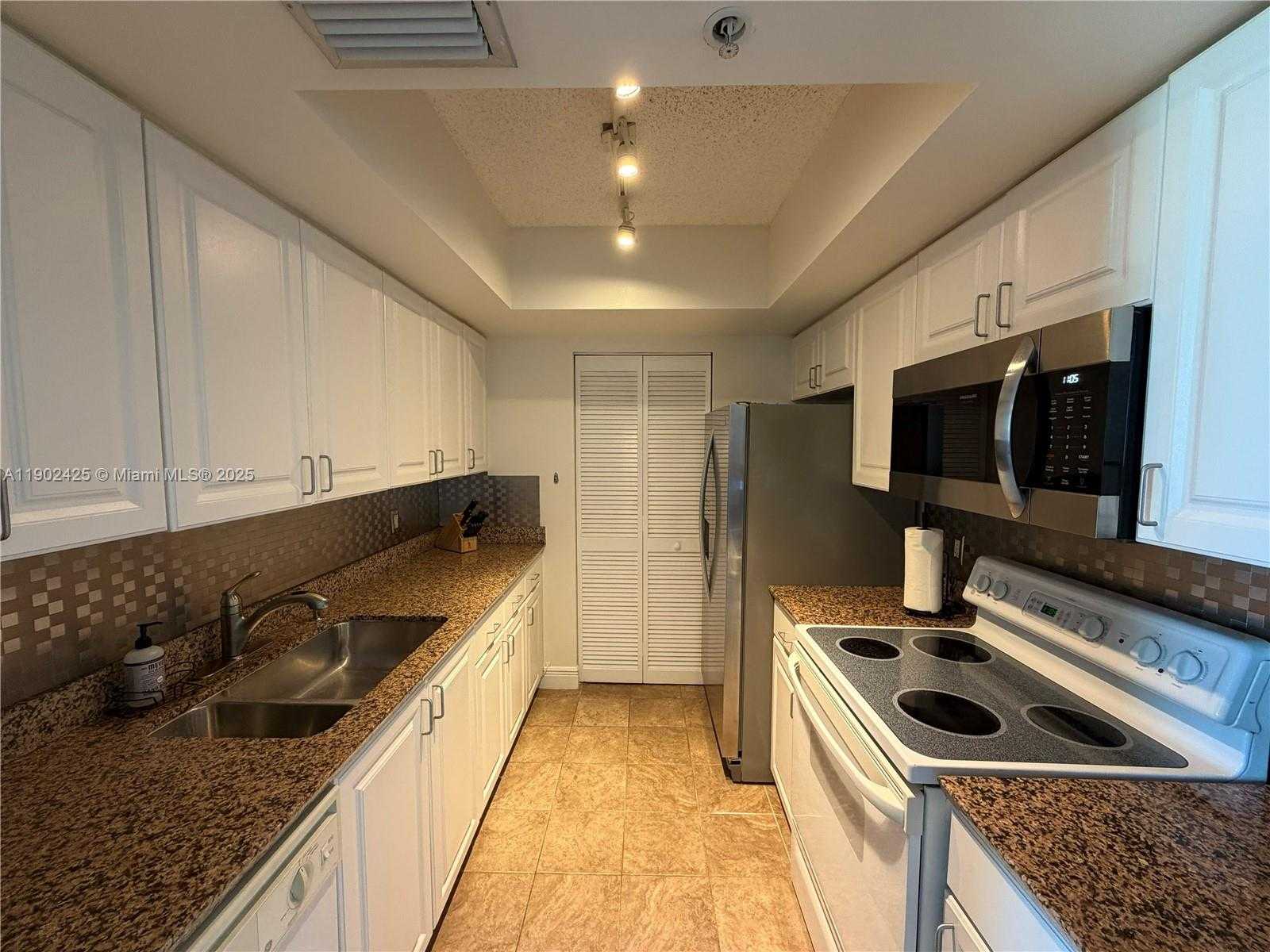 Small Image of 90 ALTON RD #605, Miami Beach Number 4