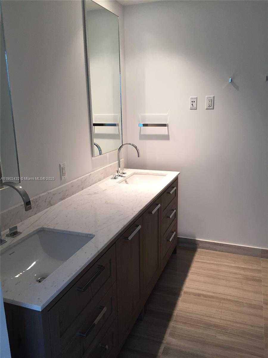 Imagen de Pequeño Objeto