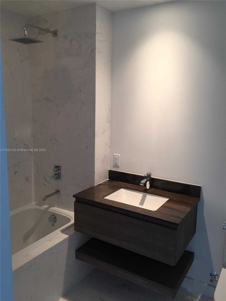 Imagen de Pequeño Objeto