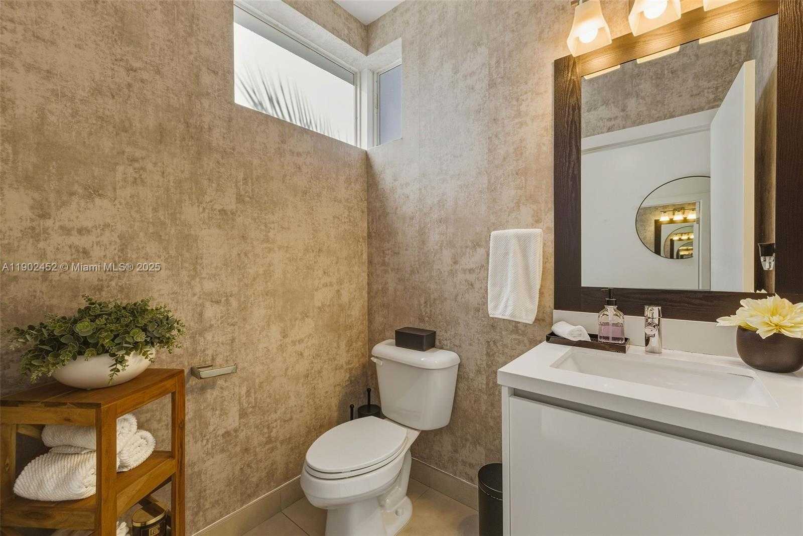 Small Image of 10359 NORTH WEST 67TH TER, Doral Number 12