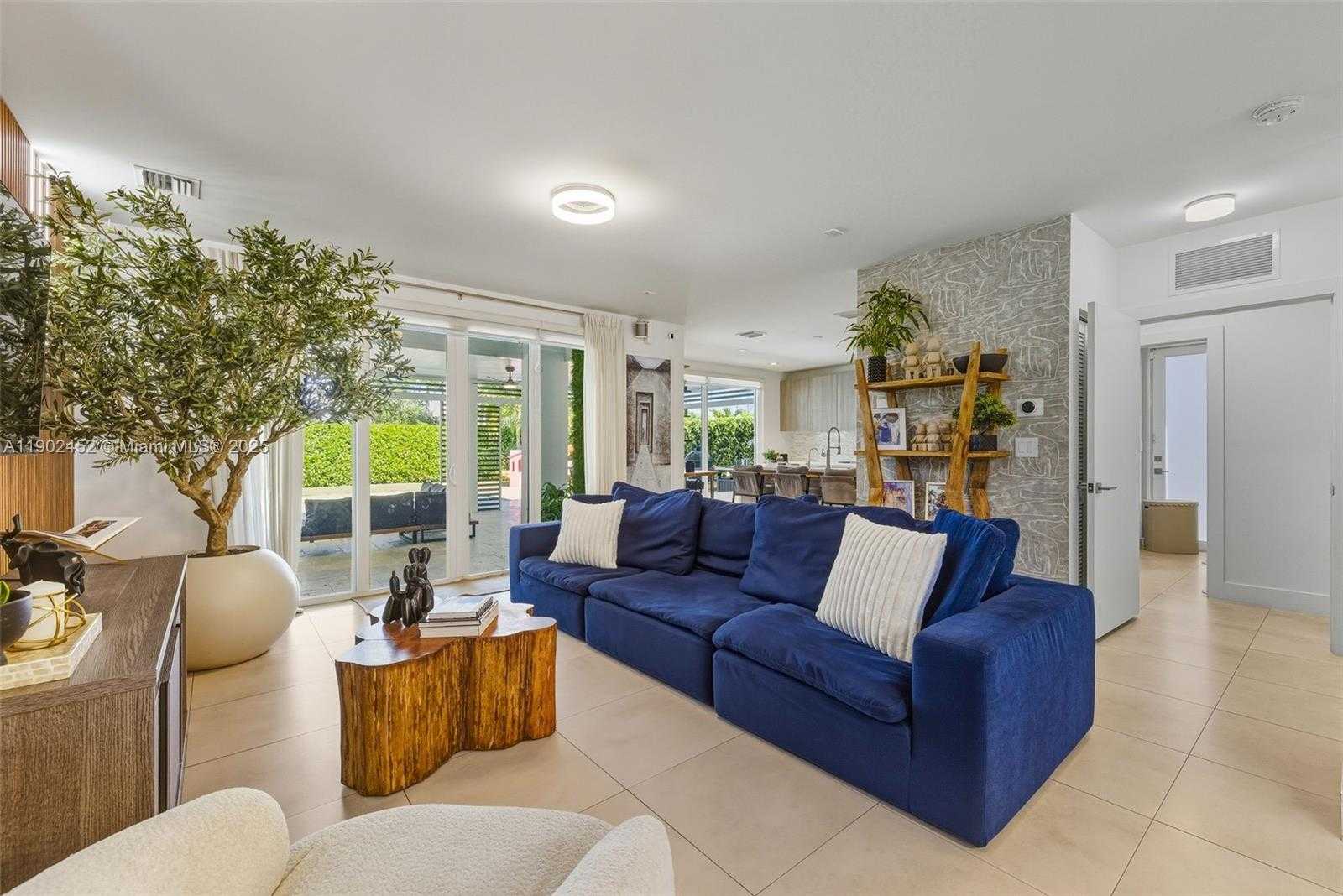 Small Image of 10359 NORTH WEST 67TH TER, Doral Number 22