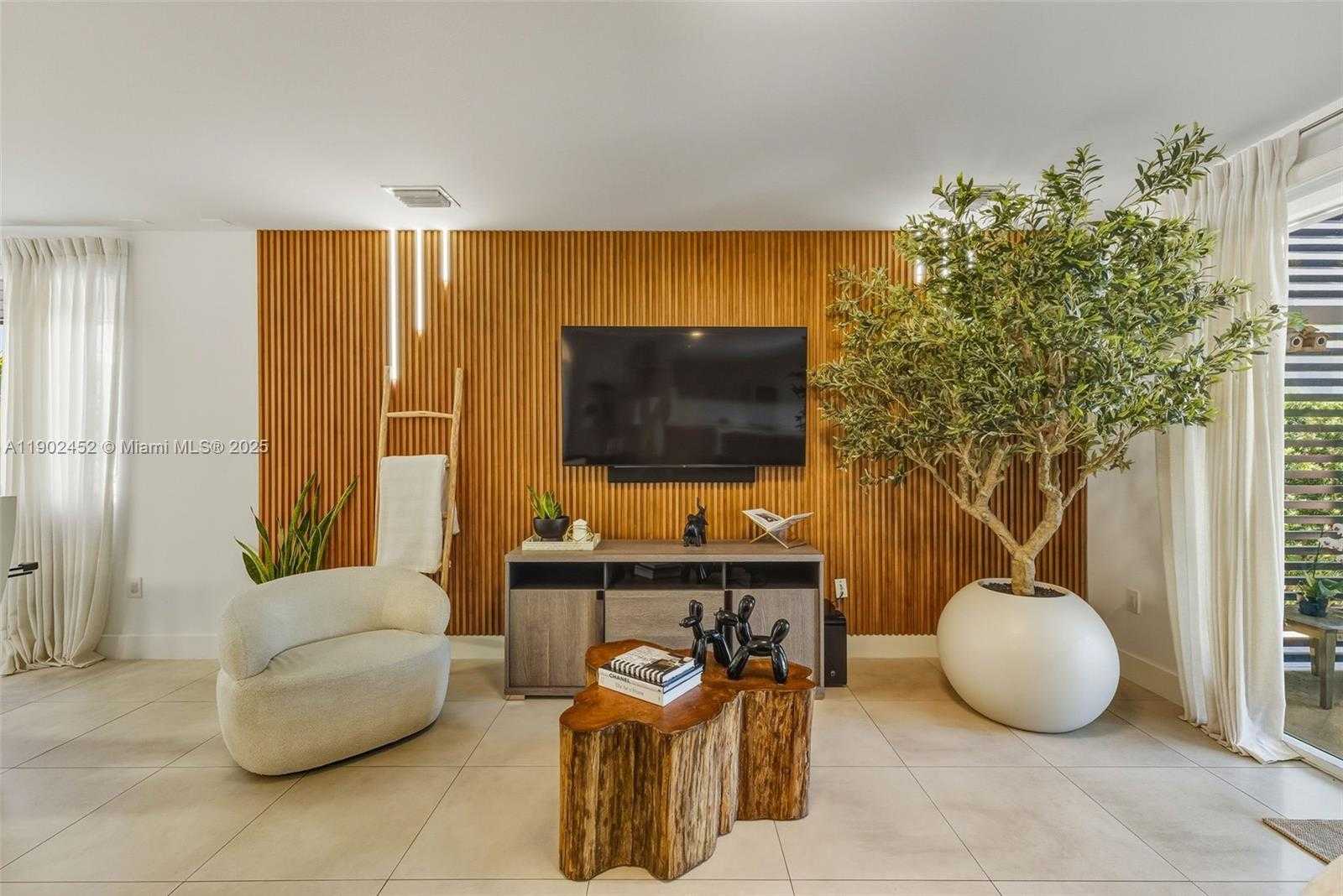 Small Image of 10359 NORTH WEST 67TH TER, Doral Number 23