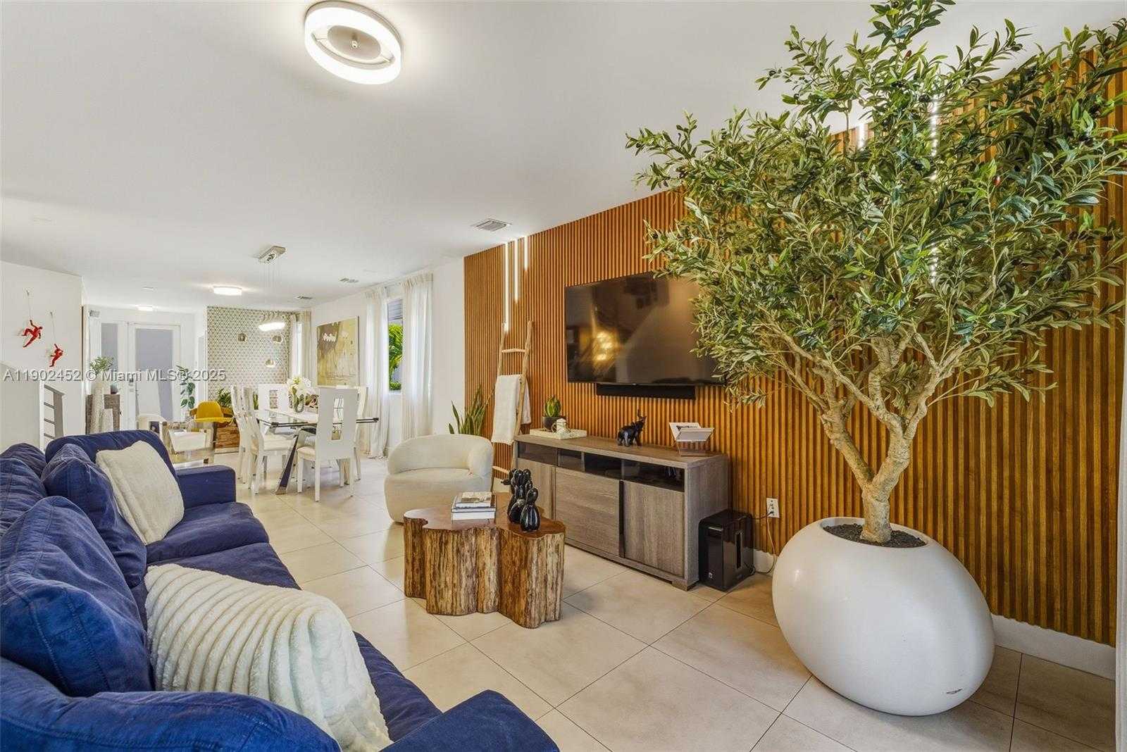 Small Image of 10359 NORTH WEST 67TH TER, Doral Number 24