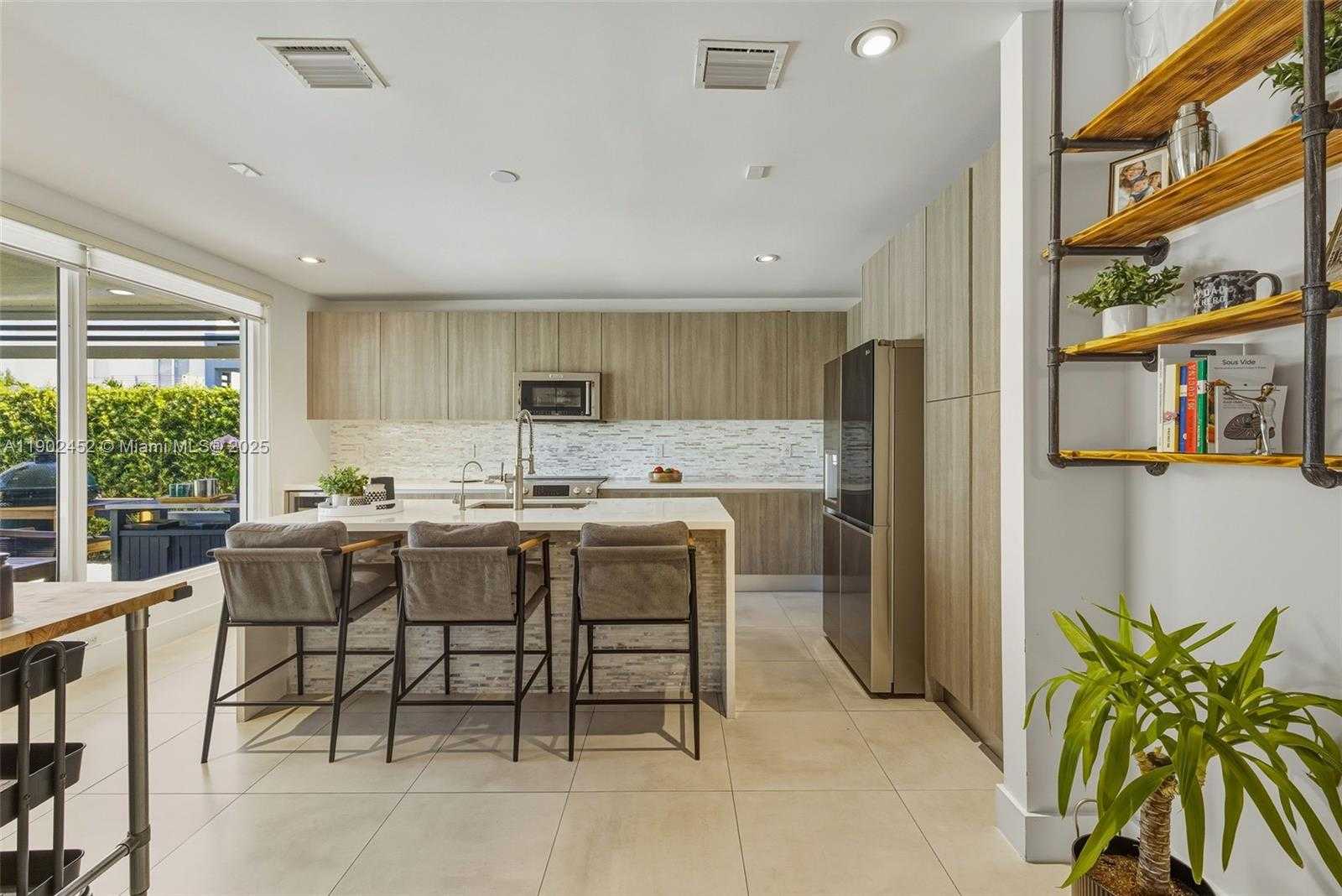 Small Image of 10359 NORTH WEST 67TH TER, Doral Number 26