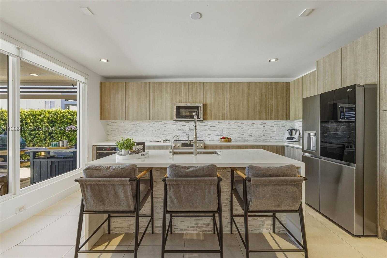 Small Image of 10359 NORTH WEST 67TH TER, Doral Number 27