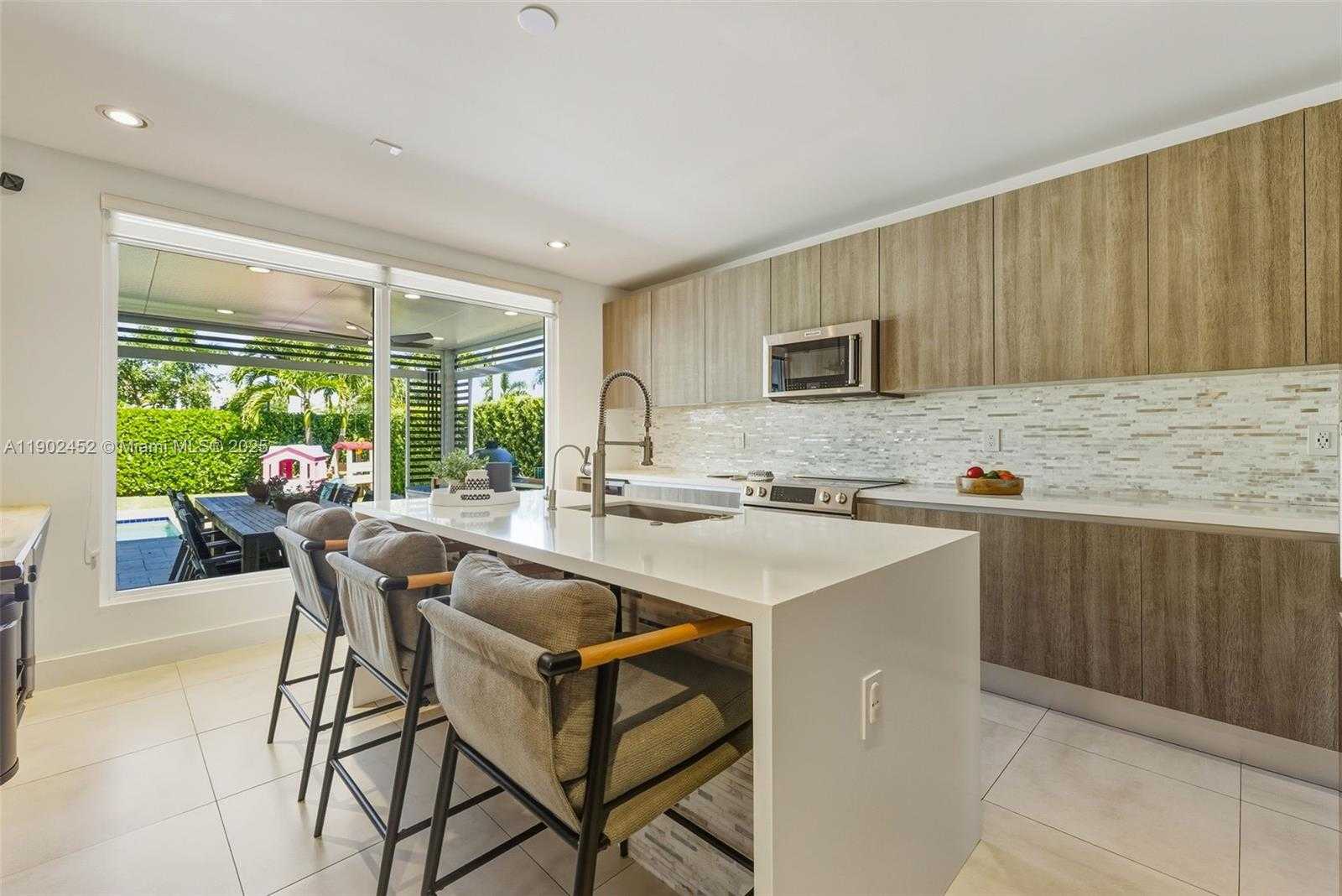 Small Image of 10359 NORTH WEST 67TH TER, Doral Number 28