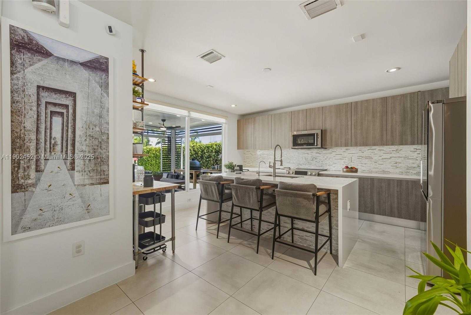 Small Image of 10359 NORTH WEST 67TH TER, Doral Number 3