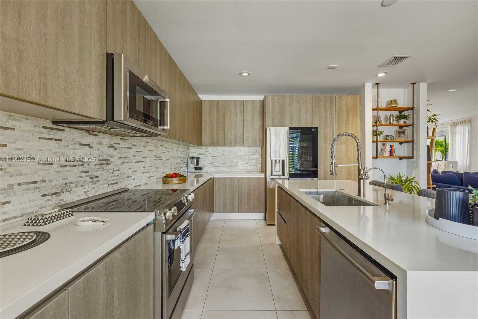 Small Image of 10359 NORTH WEST 67TH TER, Doral Number 31