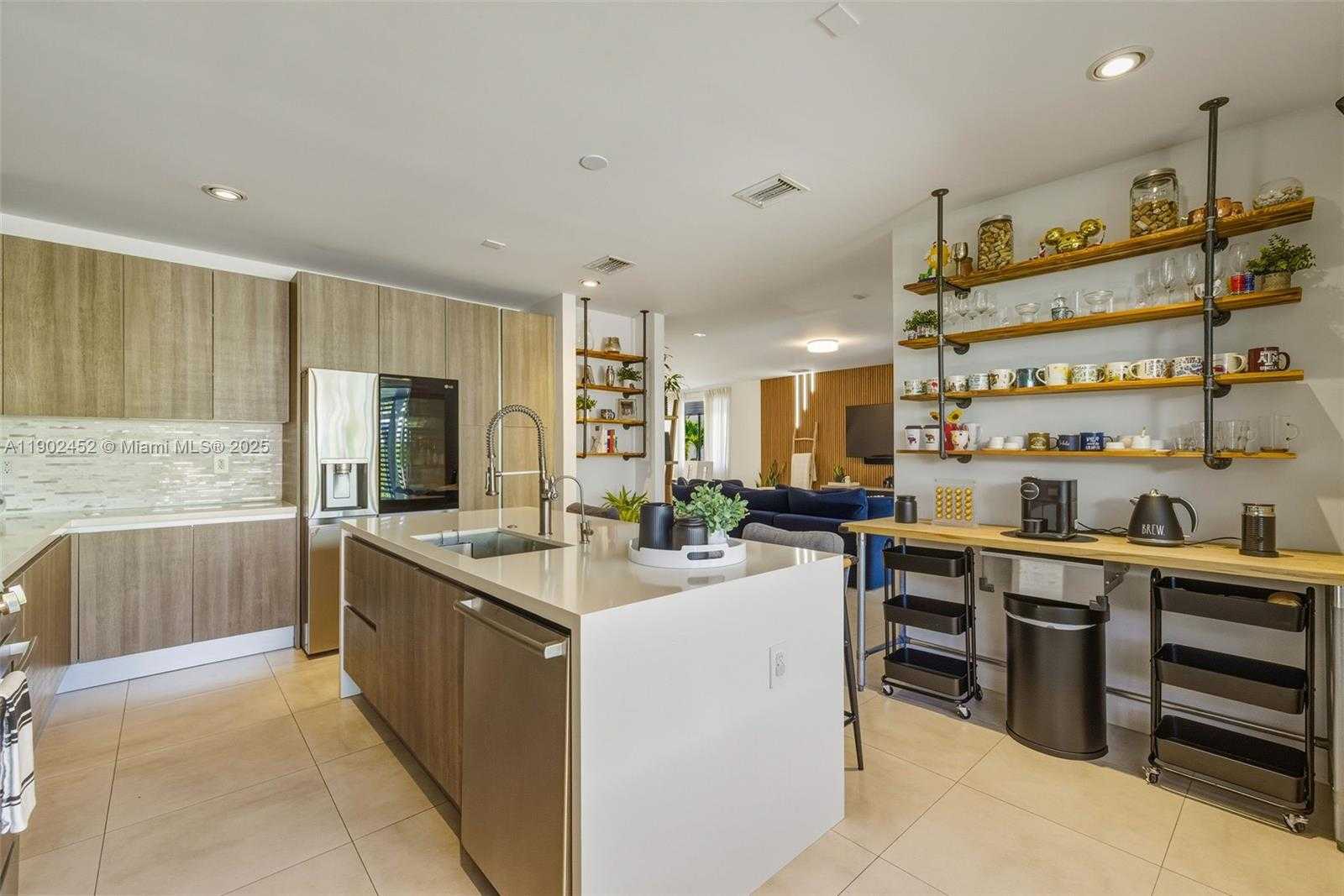 Small Image of 10359 NORTH WEST 67TH TER, Doral Number 32