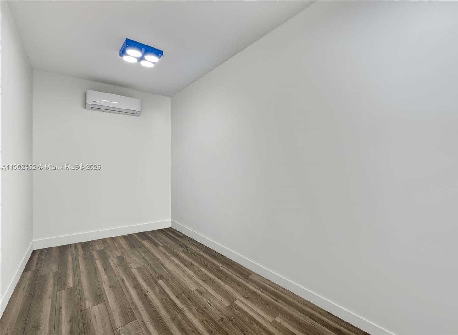 Small Image of 10359 NORTH WEST 67TH TER, Doral Number 38