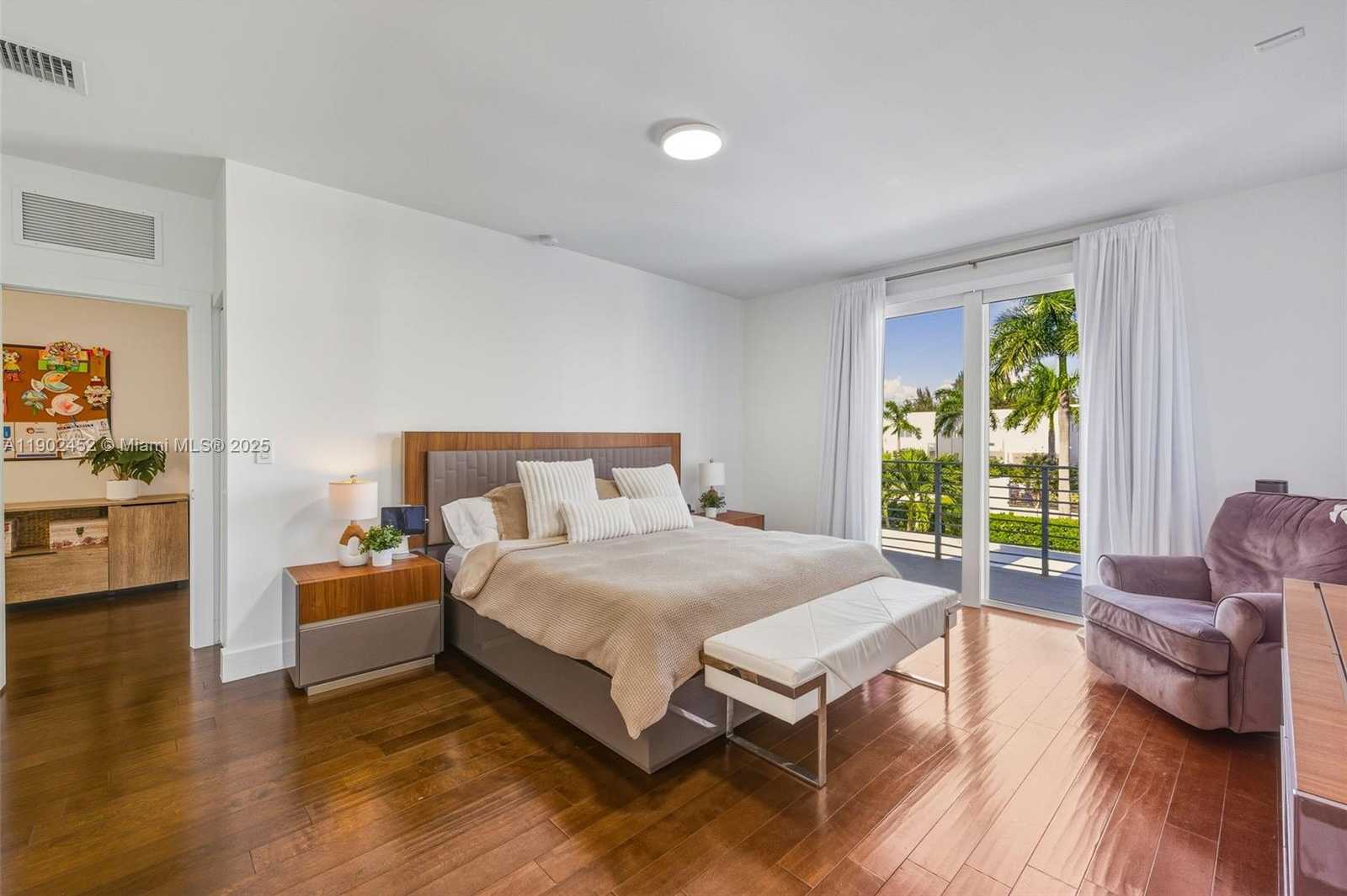 Small Image of 10359 NORTH WEST 67TH TER, Doral Number 4