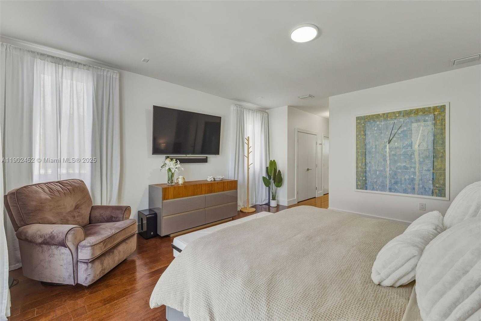 Small Image of 10359 NORTH WEST 67TH TER, Doral Number 52