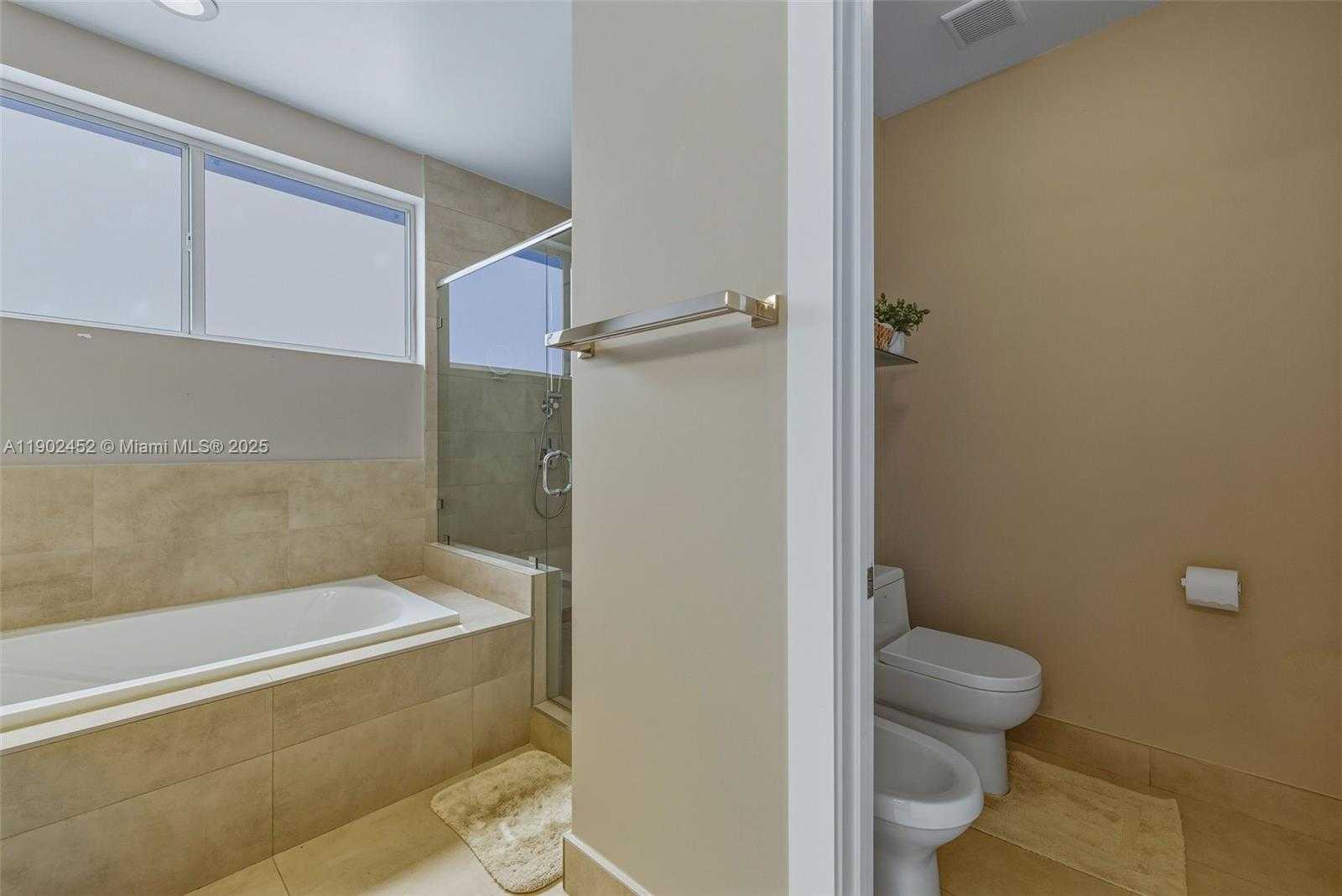 Small Image of 10359 NORTH WEST 67TH TER, Doral Number 57