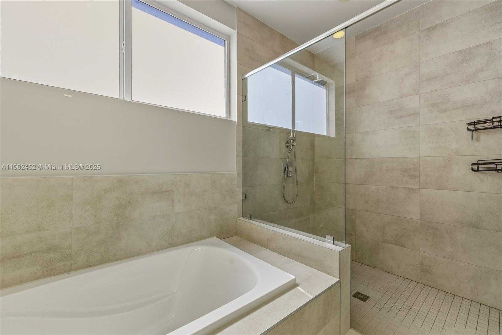 Small Image of 10359 NORTH WEST 67TH TER, Doral Number 59