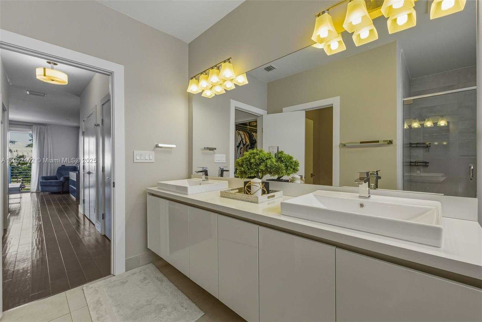 Small Image of 10359 NORTH WEST 67TH TER, Doral Number 60