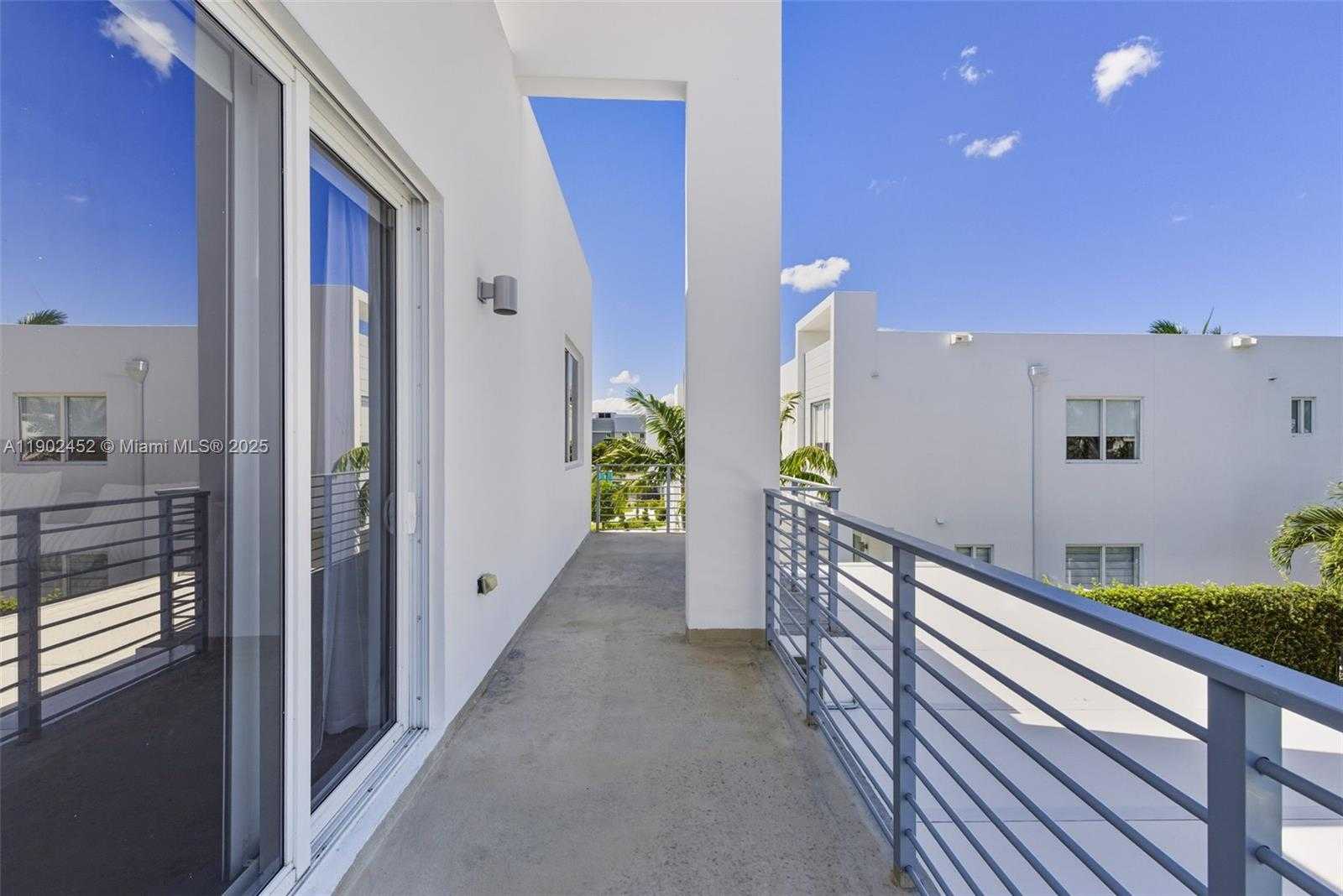 Small Image of 10359 NORTH WEST 67TH TER, Doral Number 62