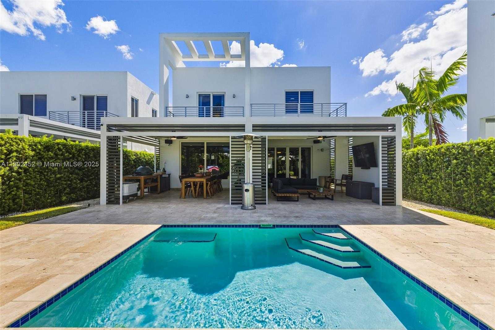 Small Image of 10359 NORTH WEST 67TH TER, Doral Number 72