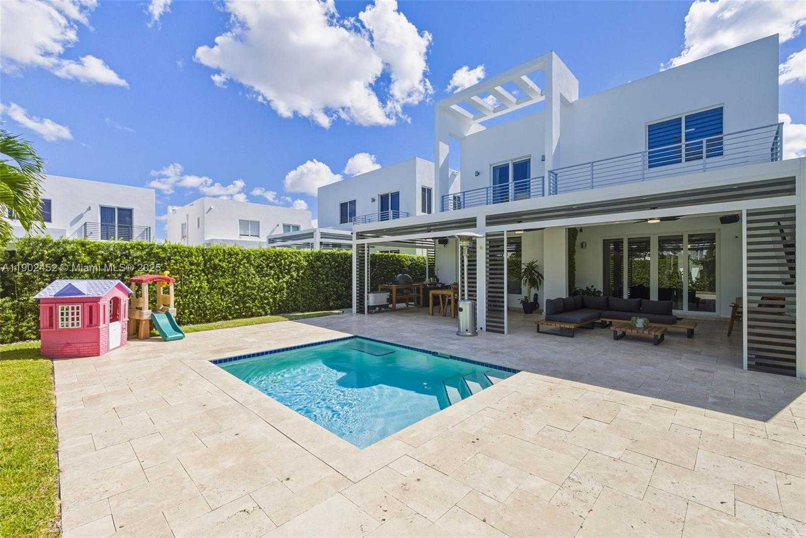 Small Image of 10359 NORTH WEST 67TH TER, Doral Number 73