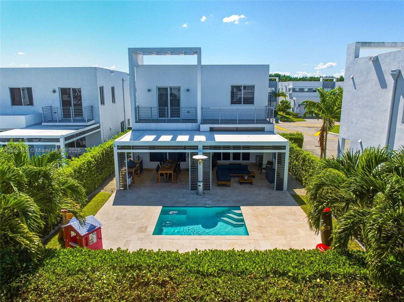 Small Image of 10359 NORTH WEST 67TH TER, Doral Number 85