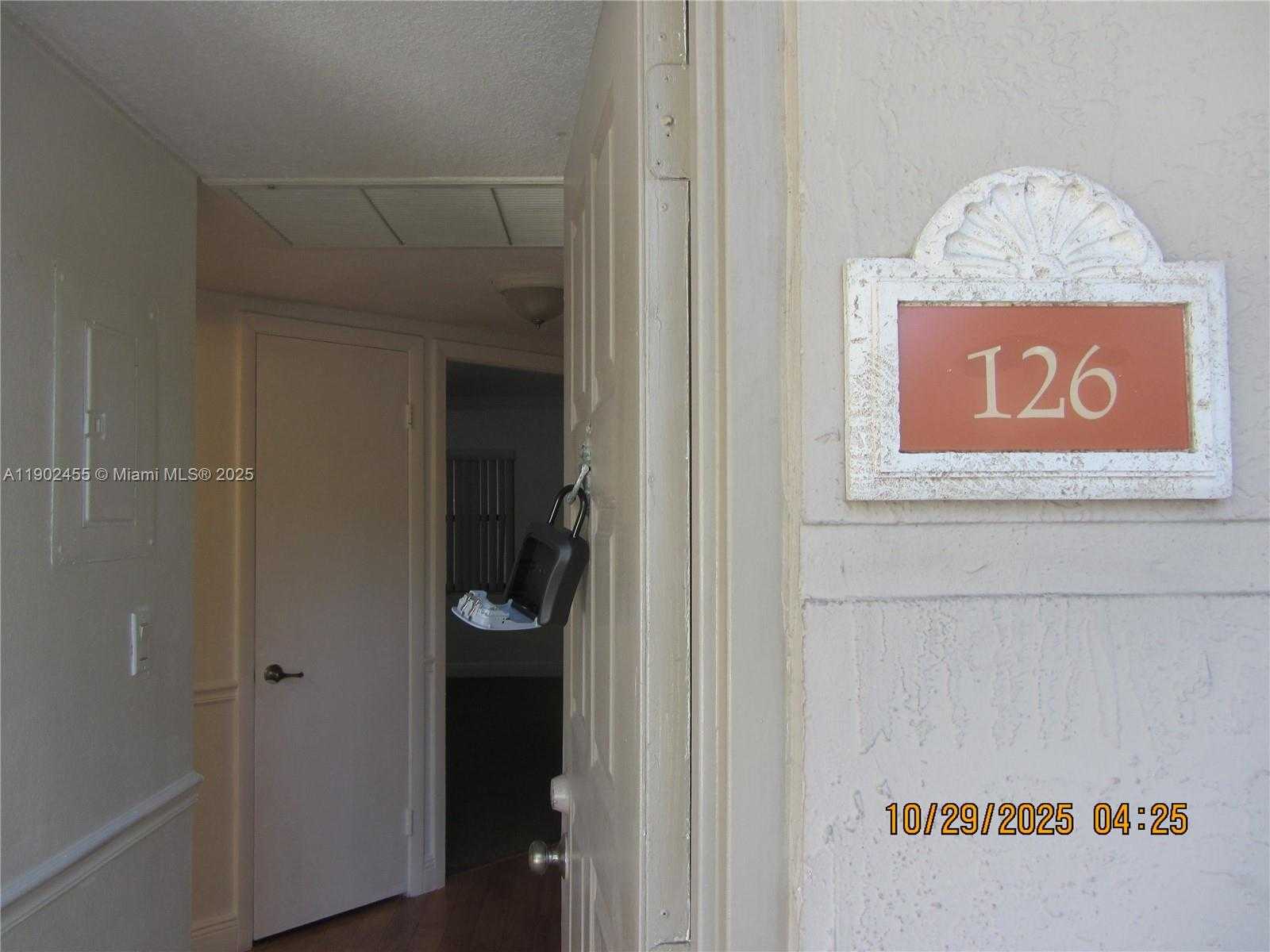 Small Image of Doral Number 12