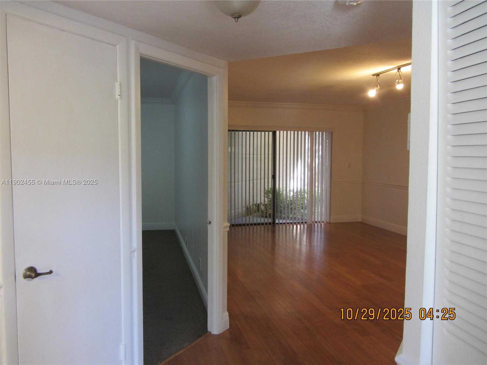 Small Image of Doral Number 14