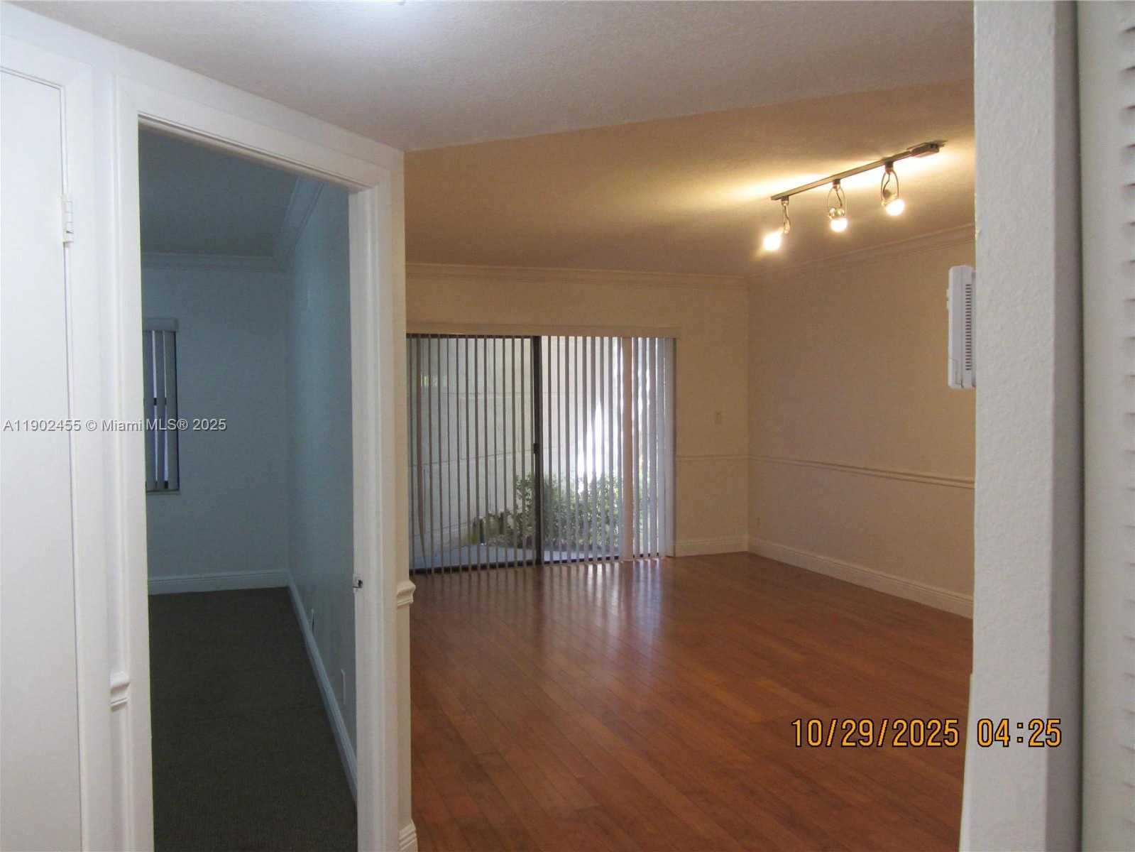 Small Image of Doral Number 15