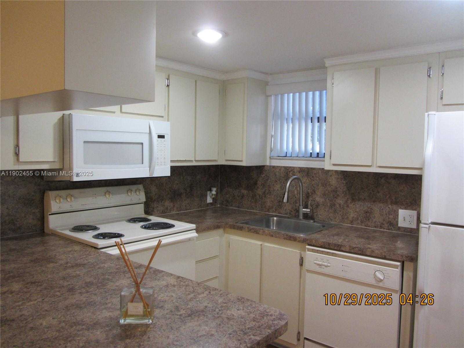 Small Image of Doral Number 16