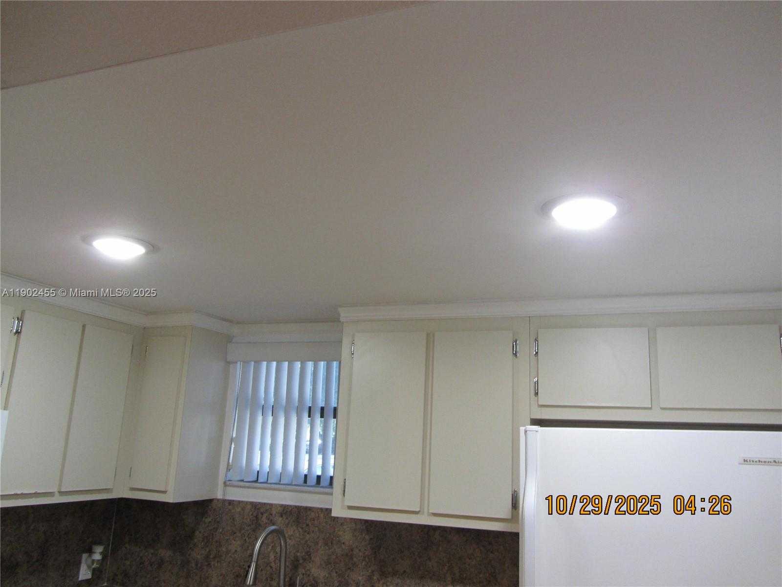 Small Image of Doral Number 17