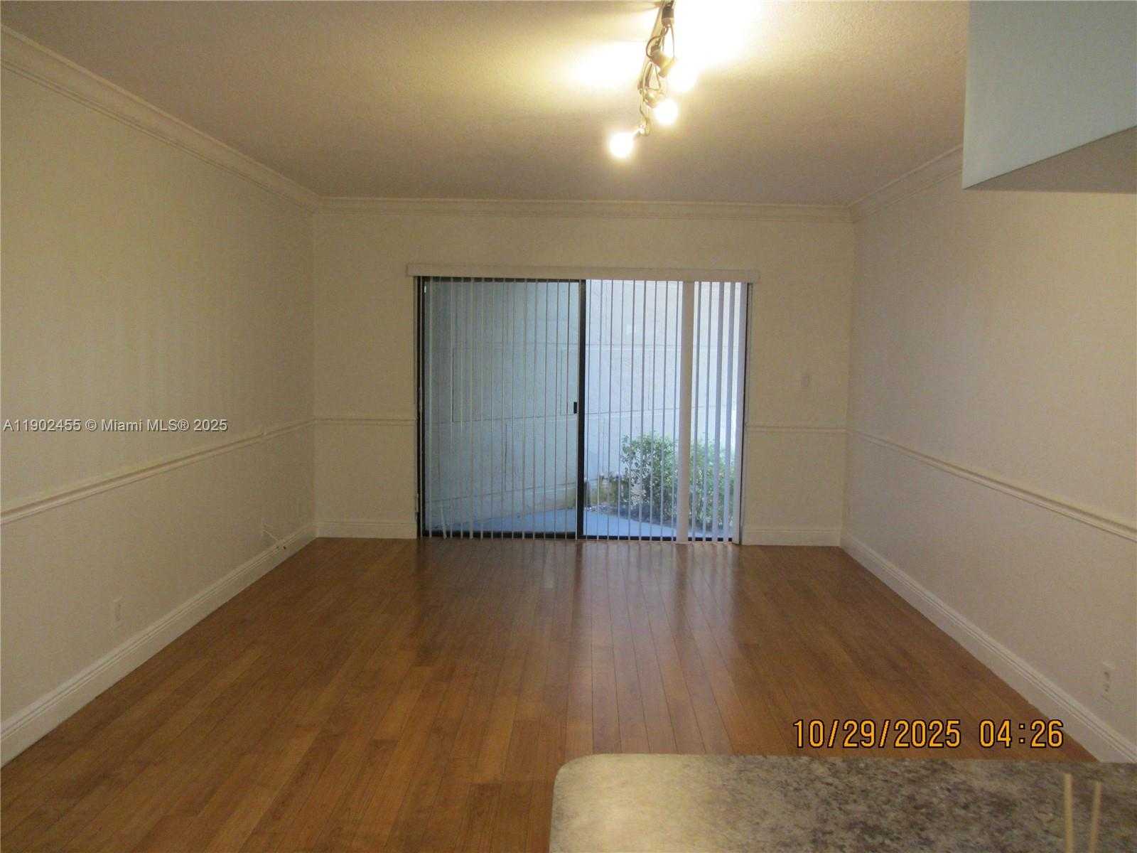 Small Image of Doral Number 19