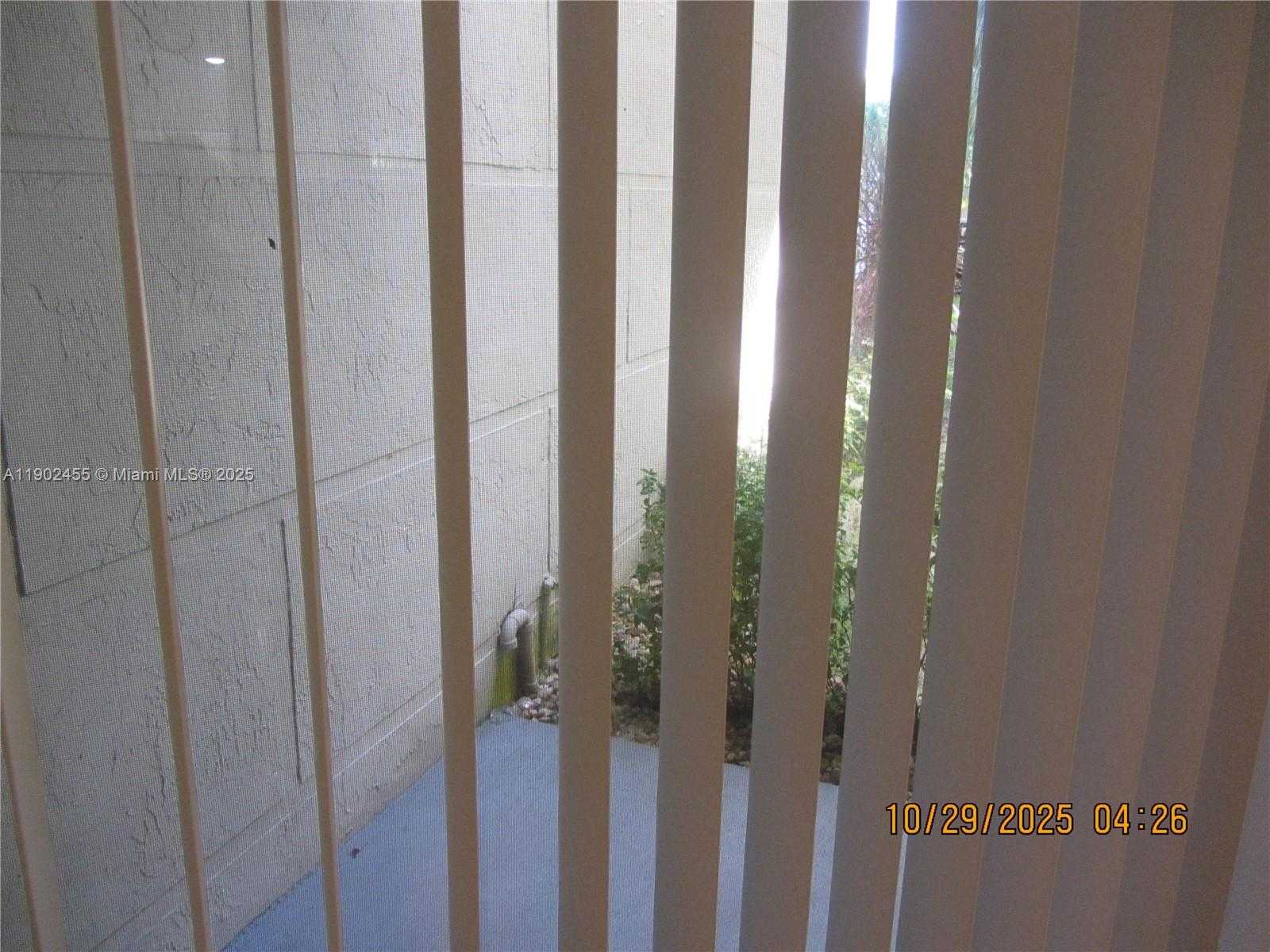 Small Image of Doral Number 20