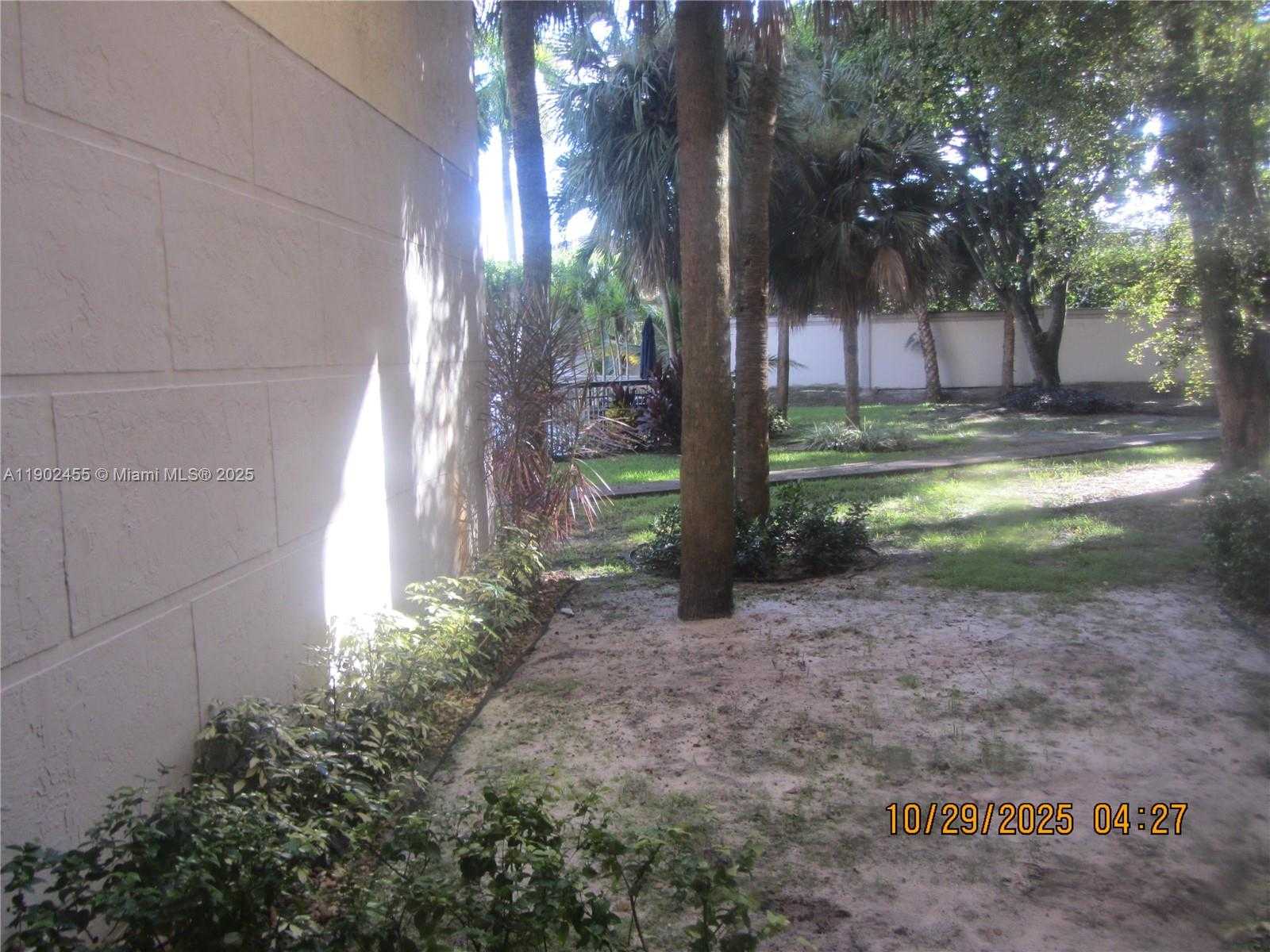 Small Image of Doral Number 22