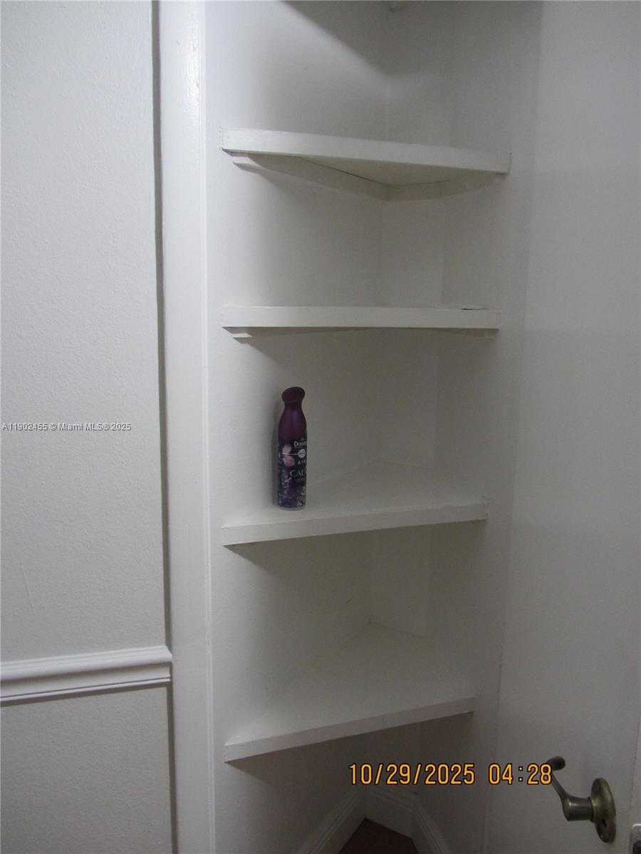 Small Image of Doral Number 29