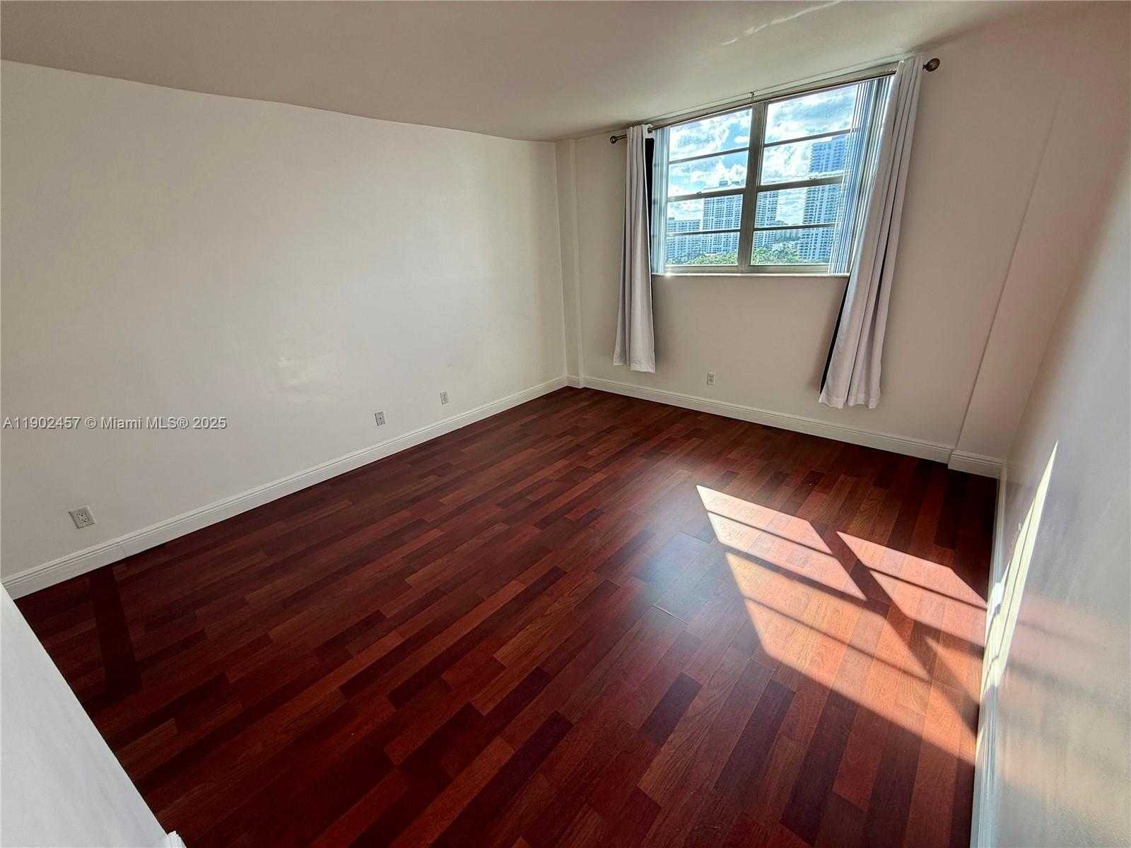 Small Image of 19390 COLLINS AVE #1423, Sunny Isles Beach Number 23