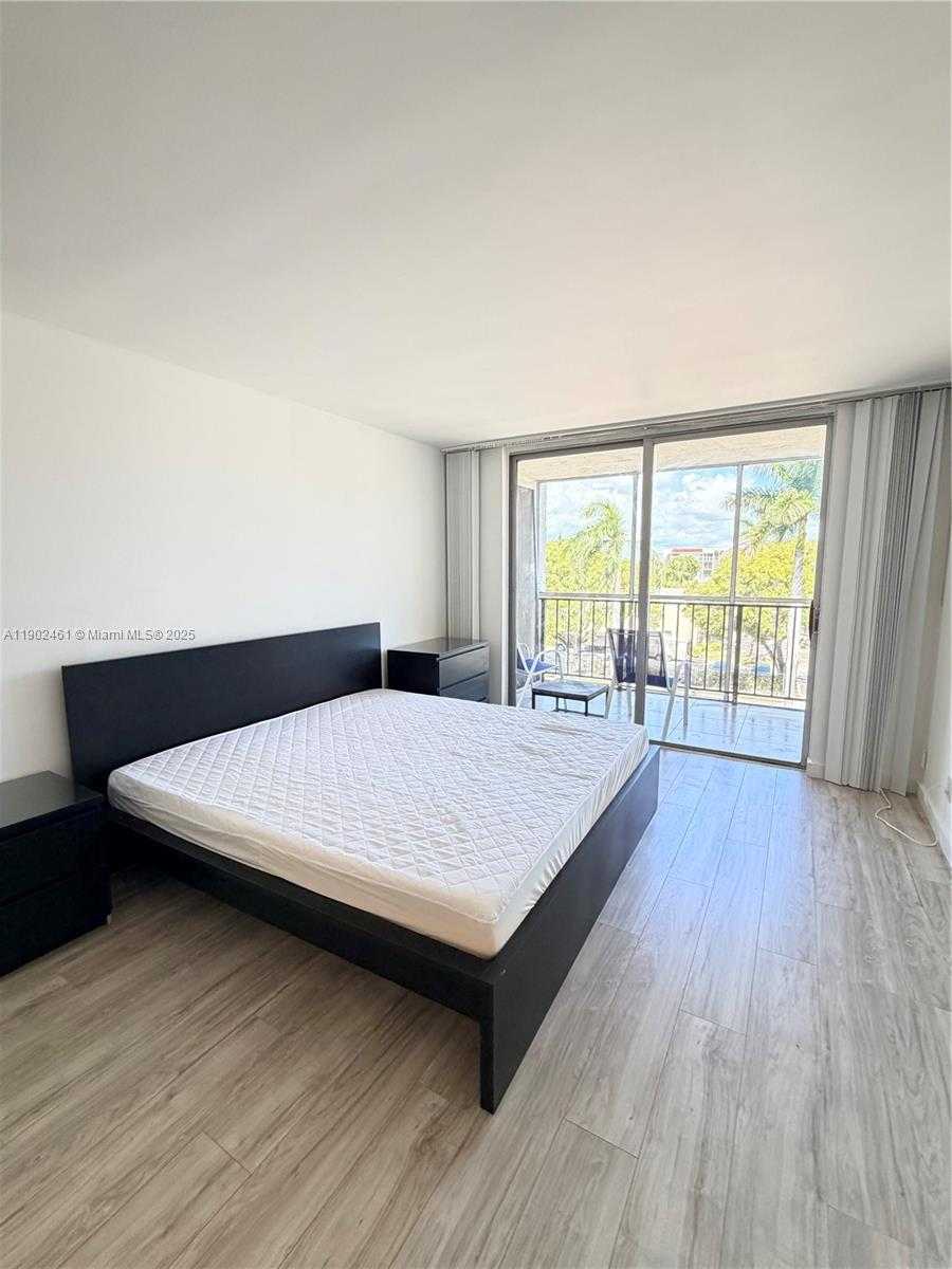 Small Image of Hallandale Beach Number 11