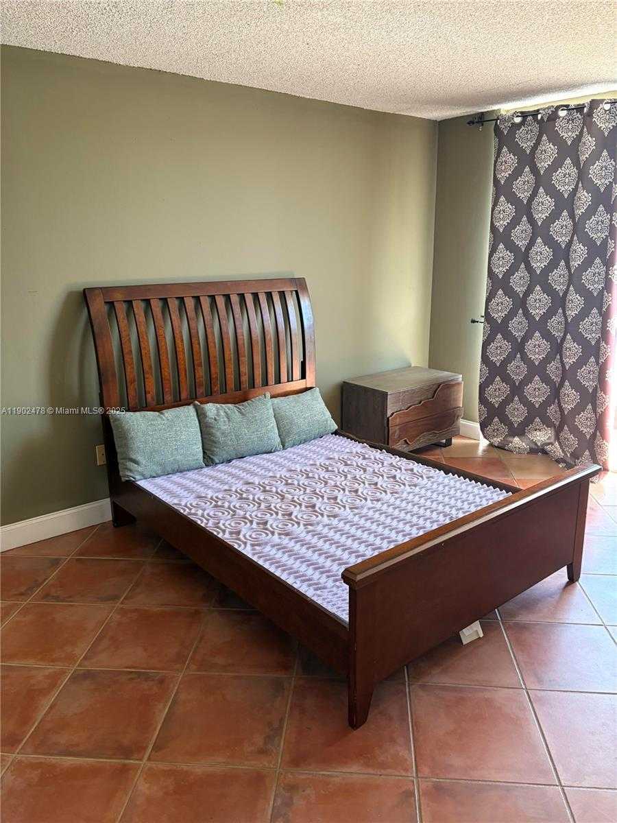 Small Image of 1801 SOUTH TREASURE DR #502, North Bay Village Number 11