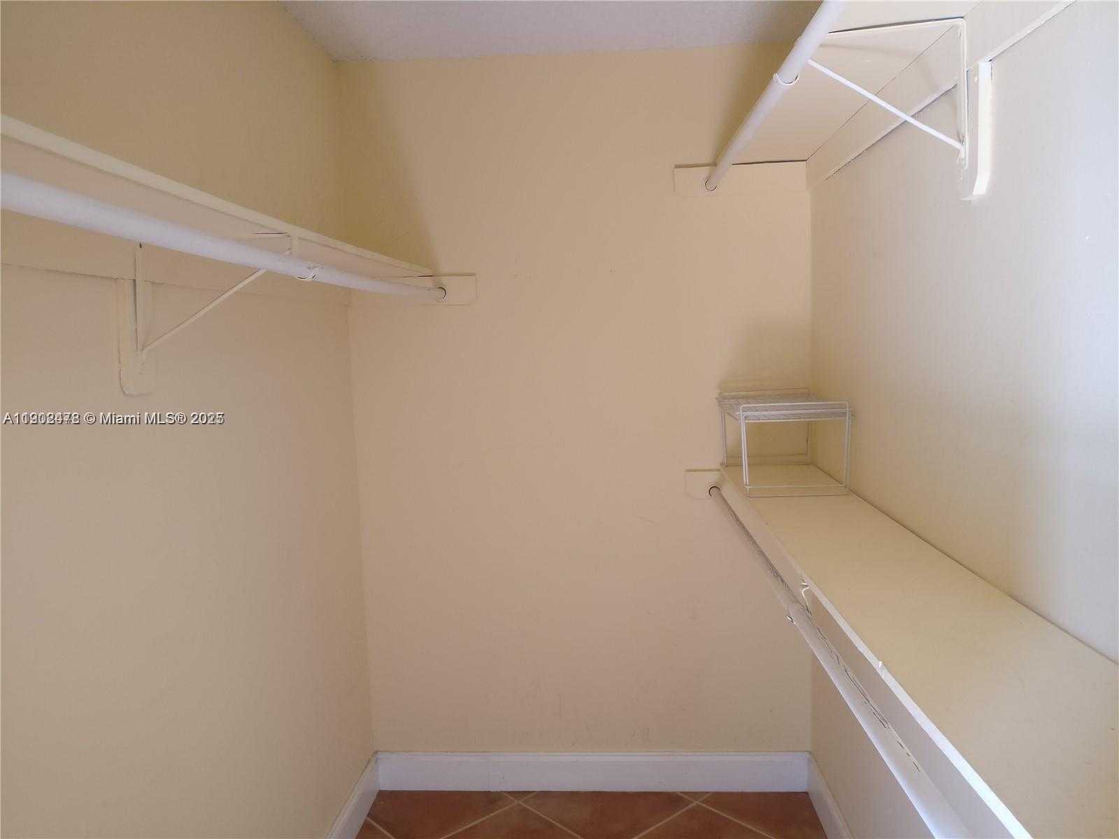 Small Image of 1801 SOUTH TREASURE DR #502, North Bay Village Number 12