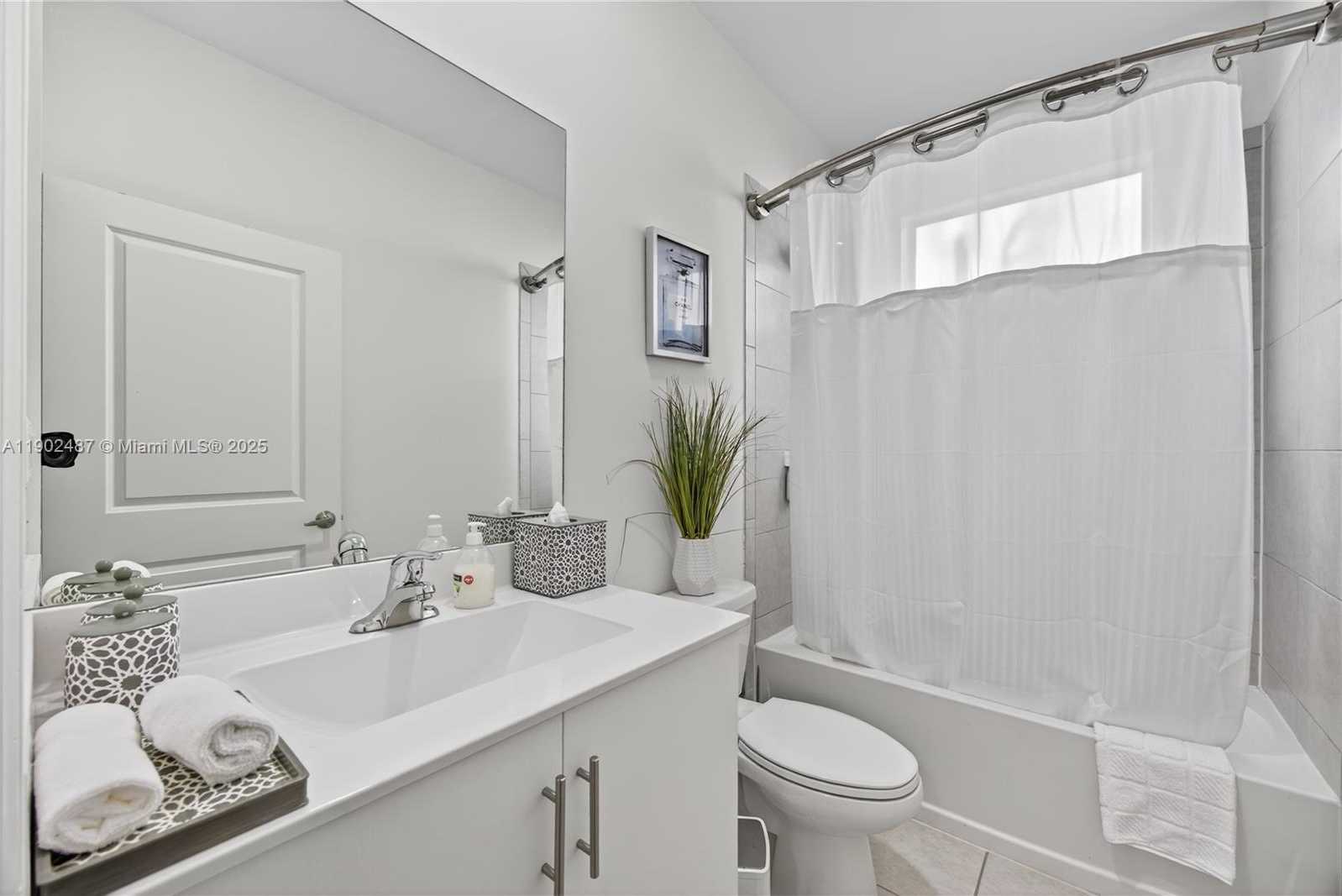 Small Image of 21363 SOUTH WEST 127TH CT, Miami Number 10